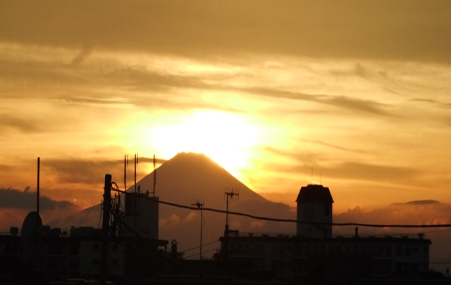 Vol.15「夕暮れの富士山」（2012年神奈川県）